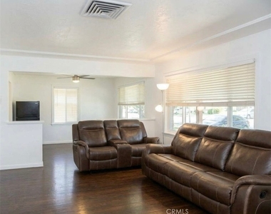 514 E 28th Street - Photo Thumbnail 1