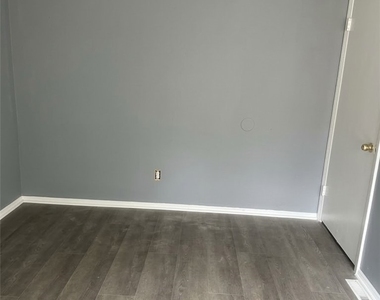 514 E 28th Street - Photo Thumbnail 3