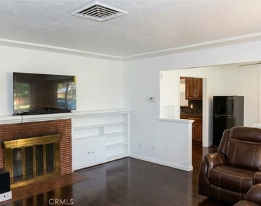 514 E 28th Street - Photo Thumbnail 2