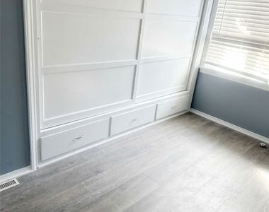 514 E 28th Street - Photo Thumbnail 4