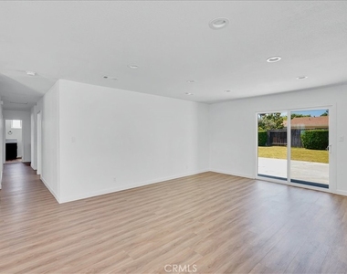 8561 Lamar - Photo Thumbnail 18