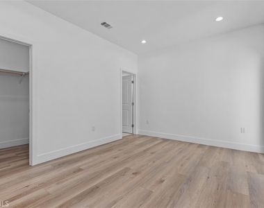 5224 Auburn Cir - Photo Thumbnail 13