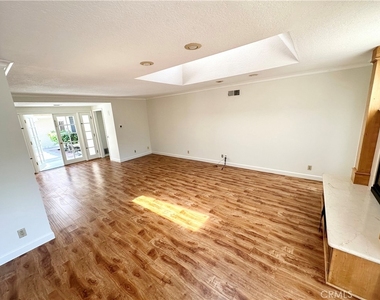 615 Avenida Vaquero - Photo Thumbnail 2