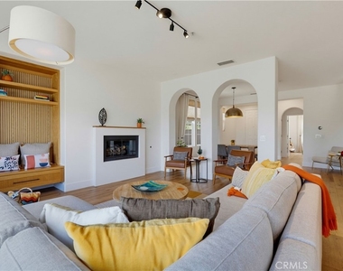 5 Chimney Lane - Photo Thumbnail 12