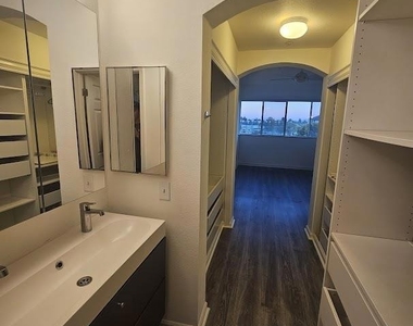 701 Baltic Circle - Photo Thumbnail 15