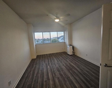 701 Baltic Circle - Photo Thumbnail 16