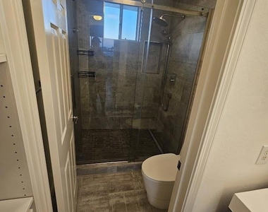 701 Baltic Circle - Photo Thumbnail 14