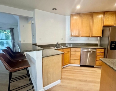 610 Arcadia Terrace - Photo Thumbnail 5