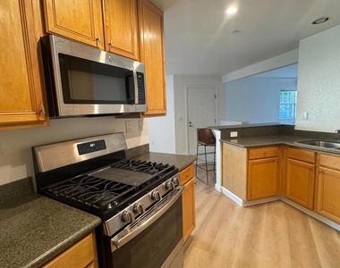 610 Arcadia Terrace - Photo Thumbnail 7