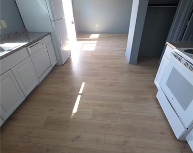 9198 Glenhaven Drive - Photo Thumbnail 4