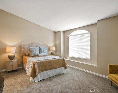 904 Turner N - Photo Thumbnail 11