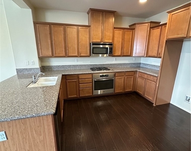 8027 City View - Photo Thumbnail 3