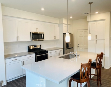 1449 E Laurelwood Drive - Photo Thumbnail 8