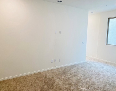 1449 E Laurelwood Drive - Photo Thumbnail 30