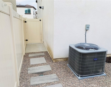 1449 E Laurelwood Drive - Photo Thumbnail 34
