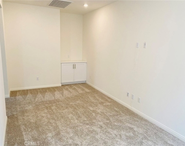 1449 E Laurelwood Drive - Photo Thumbnail 14