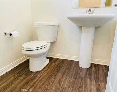 1449 E Laurelwood Drive - Photo Thumbnail 4