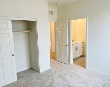 1449 E Laurelwood Drive - Photo Thumbnail 22