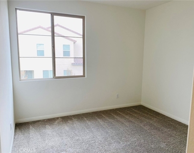 1449 E Laurelwood Drive - Photo Thumbnail 21