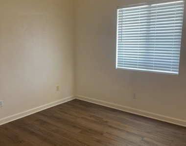 16784 Sultana Street - Photo Thumbnail 8
