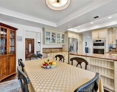 3323 E Ridgeway - Photo Thumbnail 6
