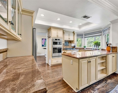 3323 E Ridgeway - Photo Thumbnail 7