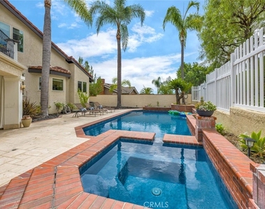 3323 E Ridgeway - Photo Thumbnail 4
