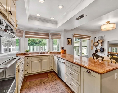3323 E Ridgeway - Photo Thumbnail 5