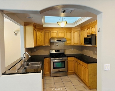 705 Muscatel - Photo Thumbnail 4