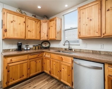 1031 W Fairway Boulevard - Photo Thumbnail 12