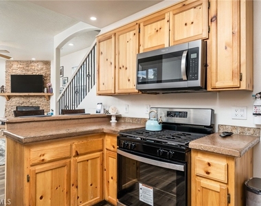 1031 W Fairway Boulevard - Photo Thumbnail 11