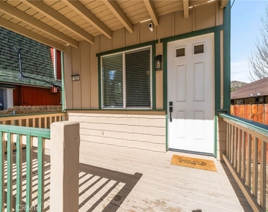 1031 W Fairway Boulevard - Photo Thumbnail 4