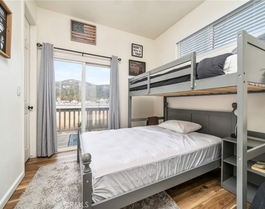 1031 W Fairway Boulevard - Photo Thumbnail 14