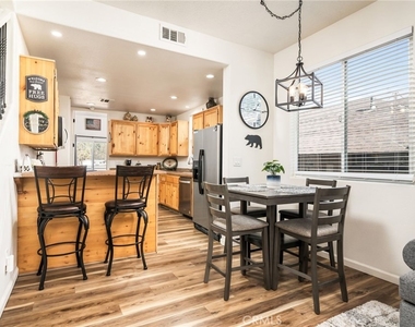 1031 W Fairway Boulevard - Photo Thumbnail 8