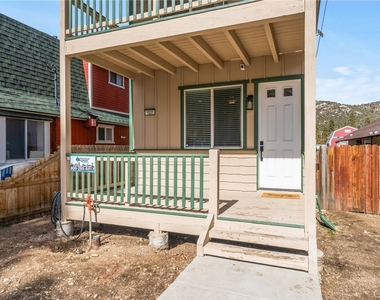 1031 W Fairway Boulevard - Photo Thumbnail 3