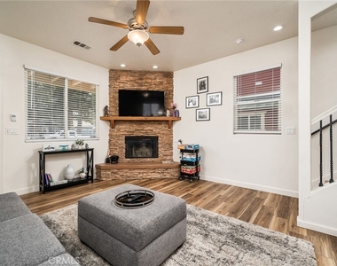1031 W Fairway Boulevard - Photo Thumbnail 6