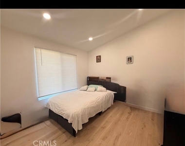 657 E King - Photo Thumbnail 7