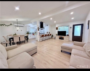 657 E King - Photo Thumbnail 2