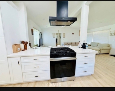 657 E King - Photo Thumbnail 1