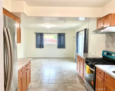 917 Cypress - Photo Thumbnail 5