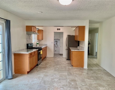 917 Cypress - Photo Thumbnail 6