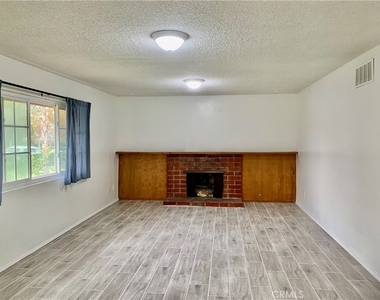 917 Cypress - Photo Thumbnail 4