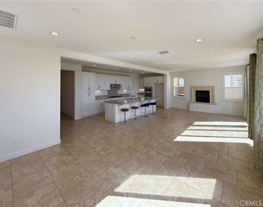 2700 E Coalinga Drive - Photo Thumbnail 3