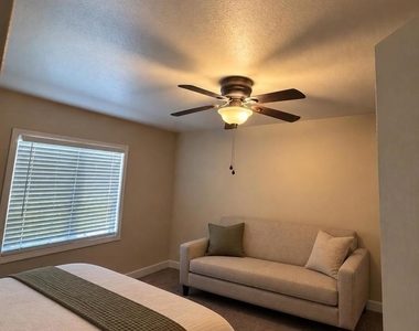 31 Sunset Dr - Photo Thumbnail 2