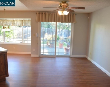 3320 Blythe Dr - Photo Thumbnail 4