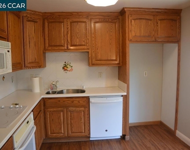 3320 Blythe Dr - Photo Thumbnail 7