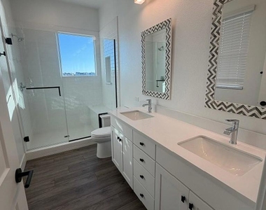 43 Edgewater Ct - Photo Thumbnail 6