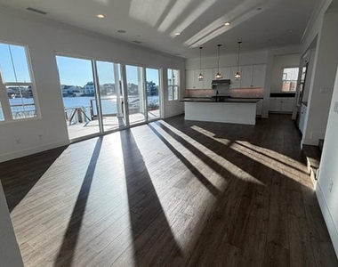 43 Edgewater Ct - Photo Thumbnail 3