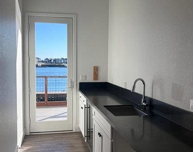 43 Edgewater Ct - Photo Thumbnail 5