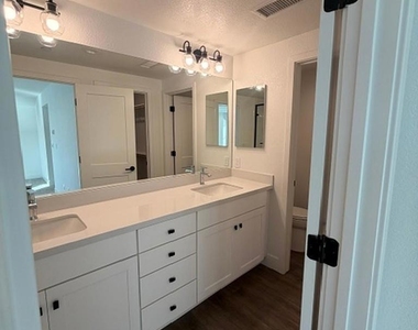 43 Edgewater Ct - Photo Thumbnail 21